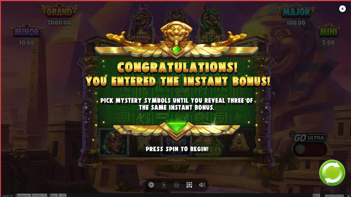 Tampilan visual slot Wrappin’ More Gold dengan karakter mumi yang ramah dan latar belakang Mesir Kuno.